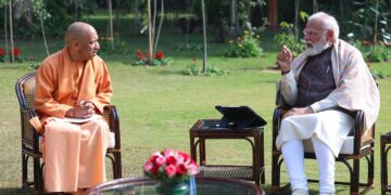यूपी में सियासी हलचल, PM मोदी-CM योगी की बैठक, कैबिनेट विस्तार और मिशन 2027 पर हुई बड़ी चर्चा