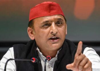 बीजेपी का झंडा लगा ले चुनाव आयोग, अखिलेश यादव का अब तक का सबसे बड़ा हमला, वोटर लिस्ट में फर्जीवाड़े का दावा