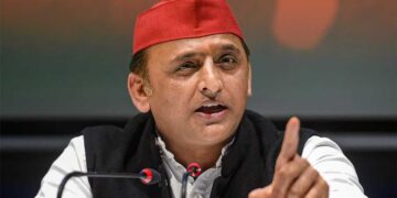 बीजेपी का झंडा लगा ले चुनाव आयोग, अखिलेश यादव का अब तक का सबसे बड़ा हमला, वोटर लिस्ट में फर्जीवाड़े का दावा