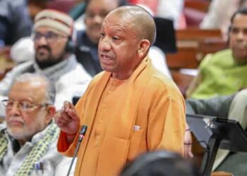 'धूल चेहरे पर थी, आईना साफ करते रहे...', विधानसभा में CM योगी का शायराना वार, सपा को धो डाला