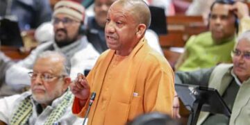 'धूल चेहरे पर थी, आईना साफ करते रहे...', विधानसभा में CM योगी का शायराना वार, सपा को धो डाला