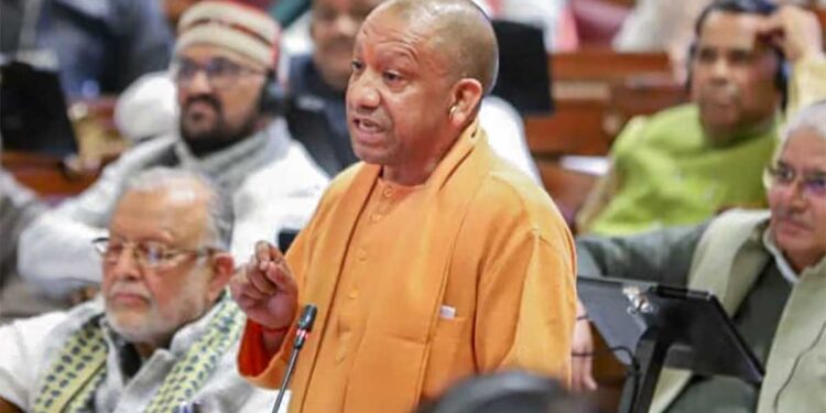'धूल चेहरे पर थी, आईना साफ करते रहे...', विधानसभा में CM योगी का शायराना वार, सपा को धो डाला