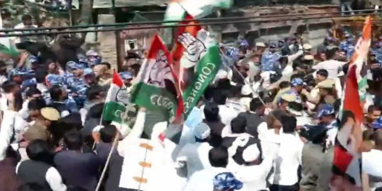 बुलडोजर और डंडे से सरकार नहीं चलती, विधानसभा घेरने पहुंचे कांग्रेसियों पर पुलिस का एक्शन?