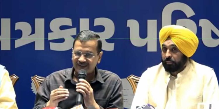 बीजेपी-कांग्रेस से परेशान हो चुकी है जनता, अहमदाबाद में गरजे अरविंद केजरीवाल, गुजरात बजट को बताया महा-धोखा
