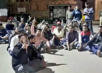 लखनऊ यूनिवर्सिटी में नमाज और इफ्तार पर भारी बवाल, जय श्री राम के नारों से गूंजा कैंपस