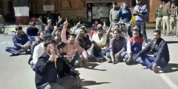 लखनऊ यूनिवर्सिटी में नमाज और इफ्तार पर भारी बवाल, जय श्री राम के नारों से गूंजा कैंपस