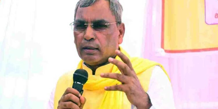 यूपी में पंचायत चुनाव टलेंगे या समय पर होंगे? मंत्री ओम प्रकाश राजभर ने कर दिया बड़ा ऐलान, कहा- पर्चे छप चुके हैं
