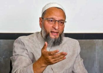 बेगुनाहों को फंसाने वाले अफसरों को हो जेल, केजरीवाल के बरी होने पर AIMIM की बड़ी मांग, कैमरे के सामने रो पड़े दिल्ली के पूर्व CM