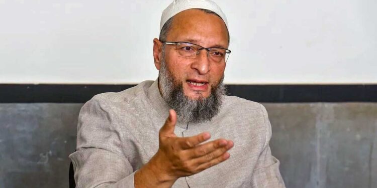बेगुनाहों को फंसाने वाले अफसरों को हो जेल, केजरीवाल के बरी होने पर AIMIM की बड़ी मांग, कैमरे के सामने रो पड़े दिल्ली के पूर्व CM