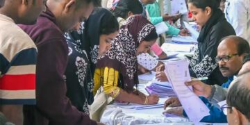 पश्चिम बंगाल में बड़ा चुनावी एक्शन, चुनाव आयोग ने जारी की फाइनल वोटर लिस्ट, कट गए 60 लाख से ज्यादा नाम