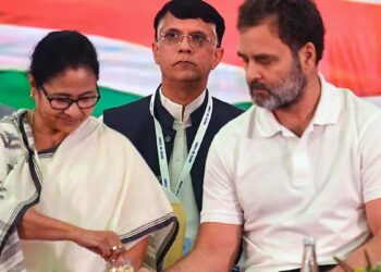 हम अकेले लड़े हैं और अकेले लड़ेंगे, ममता बनर्जी ने कांग्रेस गठबंधन पर तोड़ी चुप्पी