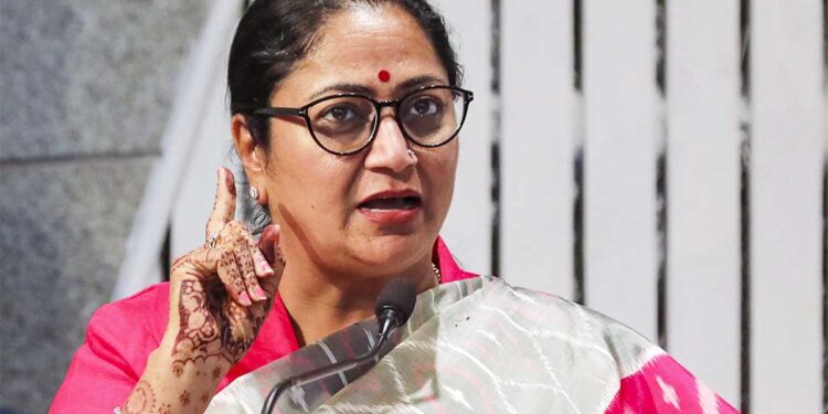 दिल्लीवालों को रेखा गुप्ता सरकार का होली गिफ्ट, अब साल में 2 बार मिलेगा फ्री गैस सिलेंडर