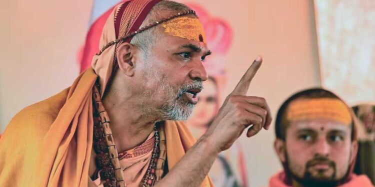 बीजेपी के अंदर सैकड़ों लोग डरे हुए हैं, शंकराचार्य ने डिप्टी सीएम के बहाने योगी पर बोला बड़ा हमला