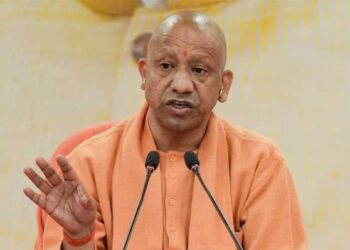 चुनाव से पहले CM योगी का मास्टरस्ट्रोक, शिक्षामित्रों और अनुदेशकों की सैलरी में बंपर इजाफा, अब खाते में आएंगे कितने पैसे?