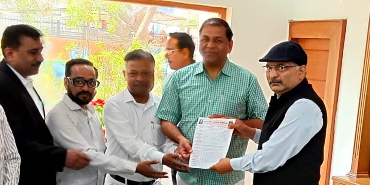आगरा के बुद्धा पार्क को दिलाई जाए अंतरराष्ट्रीय पहचान, भारतीय जाटव समाज संस्था ने आयुक्त को सौंपा ज्ञापन