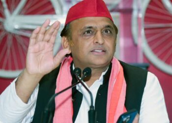 UP SI परीक्षा के पंडित सवाल पर सियासत गरम, अखिलेश यादव का बड़ा बयान, बोले- ये आप इसलिए पूछ रहे हो क्योंकि…