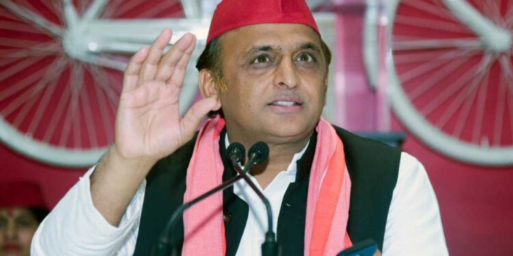 UP SI परीक्षा के पंडित सवाल पर सियासत गरम, अखिलेश यादव का बड़ा बयान, बोले- ये आप इसलिए पूछ रहे हो क्योंकि…