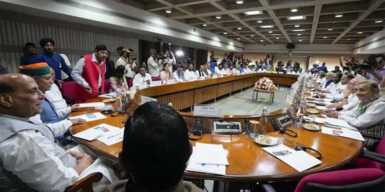 मिडिल ईस्ट संकट पर केंद्र की सर्वदलीय बैठक, TMC का बहिष्कार, राहुल गांधी की गैरहाज़िरी से सियासी हलचल तेज