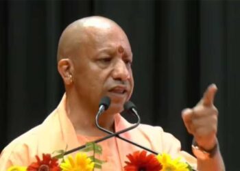 पेट्रोल-डीजल पर केंद्र का बड़ा फैसला, एक्साइज ड्यूटी घटते ही खुश हुए CM योगी, बोले- लोगों को मिलेगी बड़ी राहत