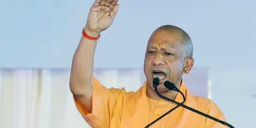 पड़ोसी देशों में अघोषित आपातकाल, CM योगी का बड़ा दावा, बोले- PM मोदी के नेतृत्व में भारत ही आगे बढ़ रहा