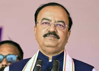 उड़ान के दौरान धुएं से भर गया हेलीकॉप्टर, डिप्टी सीएम की लखनऊ एयरपोर्ट पर इमरजेंसी लैंडिंग