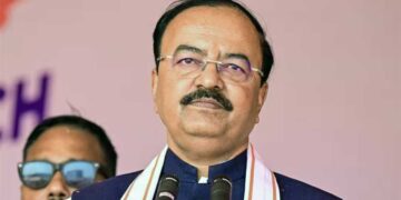 उड़ान के दौरान धुएं से भर गया हेलीकॉप्टर, डिप्टी सीएम की लखनऊ एयरपोर्ट पर इमरजेंसी लैंडिंग