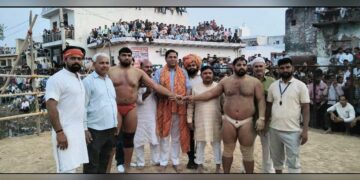 ककुआ गांव में भव्य दंगल का आयोजन, एक लाख की कुश्ती रही रोमांचक