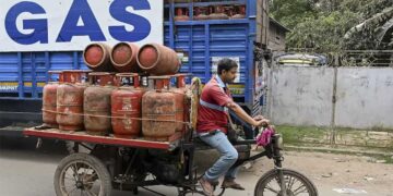 Iran-Israel War: LPG संकट ने छीनी गिग वर्कर्स की कमाई, आधे रह गए ऑर्डर, रोजमर्रा का खर्च चलाना हुआ मुश्किल
