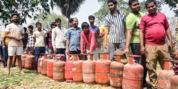 LPG को लेकर घबराहट क्यों? सरकार बोली- गैस की कमी नहीं, अफवाहों के कारण बुकिंग 40% से ज्यादा बढ़ी