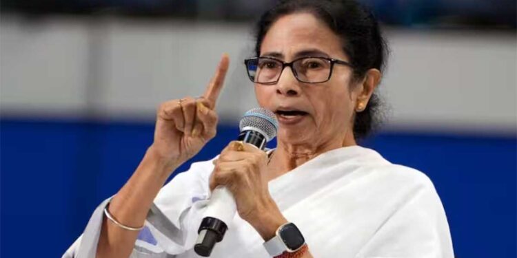 राष्ट्रपति प्रोटोकॉल विवाद पर ममता बनर्जी का पलटवार, बोलीं- बंगाल को टारगेट किया जा रहा