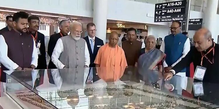 मिशन 2027 की शुरुआत, नोएडा बना सियासी अखाड़ा, मोदी-योगी के हमलों के बाद कल अखिलेश की बड़ी रैली