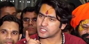 वाराणसी पहुंचे धीरेंद्र कृष्ण शास्त्री, शंकराचार्य पर टिप्पणी.., सनातन और गौ रक्षा का दिया संदेश