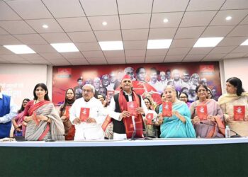 2027 से पहले अखिलेश यादव का बड़ा दांव, महिलाओं को 40 हजार पेंशन का वादा, रानी लक्ष्मीबाई योजना का भी ऐलान