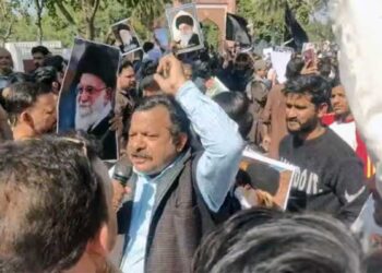 खामेनेई की मौत पर अलीगढ़ में आक्रोश, सड़कों पर उतरा शिया समुदाय, अमेरिका-इजरायल के खिलाफ भारी प्रदर्शन