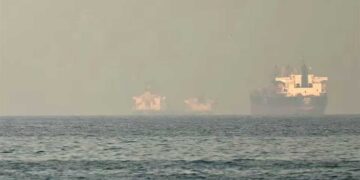 होर्मुज स्ट्रेट पर ईरान का बड़ा दांव, चीन के जहाज भी रोके, IRGC का ऐलान- बंद है रास्ता