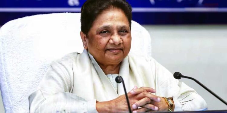 यूपी के बंटवारे पर मायावती का बड़ा संकेत, नोएडा एयरपोर्ट विवाद के बीच BSP सुप्रीमो का ऐलान, सियासत गरमाई