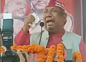 मंच पर रो पड़े मंत्री संजय निषाद, गोरखपुर की जनसभा में भावुक भाषण से गरमाई यूपी की सियासत