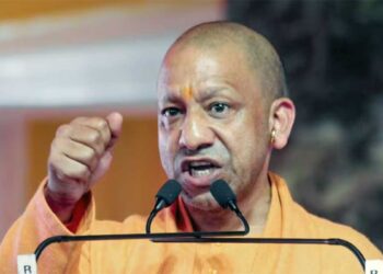 Holi 2026: CM योगी की सख्त अपील, आपत्तिजनक गाने न चलाएं, किसी को जबरन रंग न लगाएं