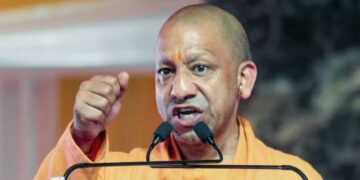 Holi 2026: CM योगी की सख्त अपील, आपत्तिजनक गाने न चलाएं, किसी को जबरन रंग न लगाएं