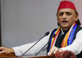 UP 2027 पर सियासी वार तेज, काला चश्मा लगाकर वोट मांगेंगे? अखिलेश का योगी पर तंज