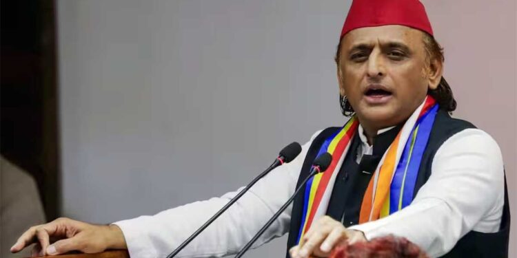 UP 2027 पर सियासी वार तेज, काला चश्मा लगाकर वोट मांगेंगे? अखिलेश का योगी पर तंज