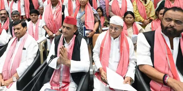 यूपी राजनीति में हलचल, विशेष सत्र से पहले अखिलेश का ‘अति निंदा प्रस्ताव’, महिला आरक्षण पर साधा निशाना