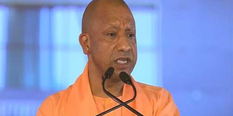 आजमगढ़ में CM योगी का बड़ा सियासी वार, बोले- पहले जिले के नाम पर होटल में कमरा नहीं मिलता था, अब सम्मान मिलता है