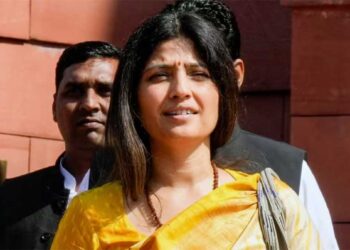 राष्ट्रद्रोह के बराबर! राघव चड्ढा के BJP जाने पर डिंपल यादव का बड़ा हमला, सियासत में मचा घमासा