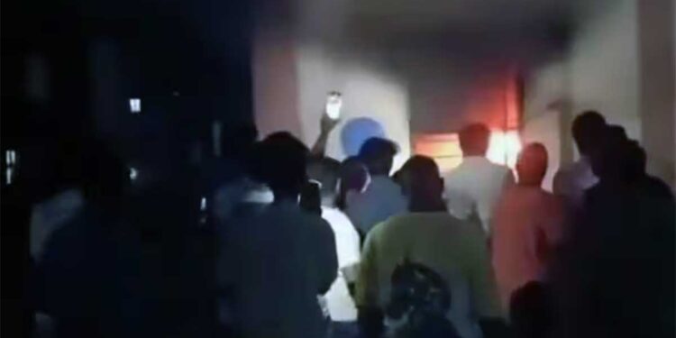 घर में रखा फ्रिज बना मौत का बम, तेज धमाके के बाद लगी आग, 2 लोगों की दर्दनाक मौत
