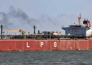 होर्मुज में भारतीय टैंकरों का अचानक यू-टर्न, क्या ईरान के दावे पर अभी भी भरोसा नहीं?