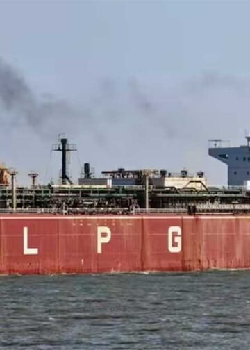 होर्मुज में भारतीय टैंकरों का अचानक यू-टर्न, क्या ईरान के दावे पर अभी भी भरोसा नहीं?