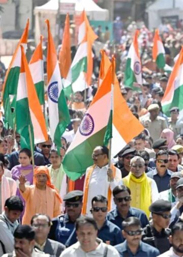 लखनऊ में ‘जन आक्रोश पदयात्रा’ का शक्ति प्रदर्शन, CM योगी के साथ सड़कों पर उतरी हजारों महिलाएं