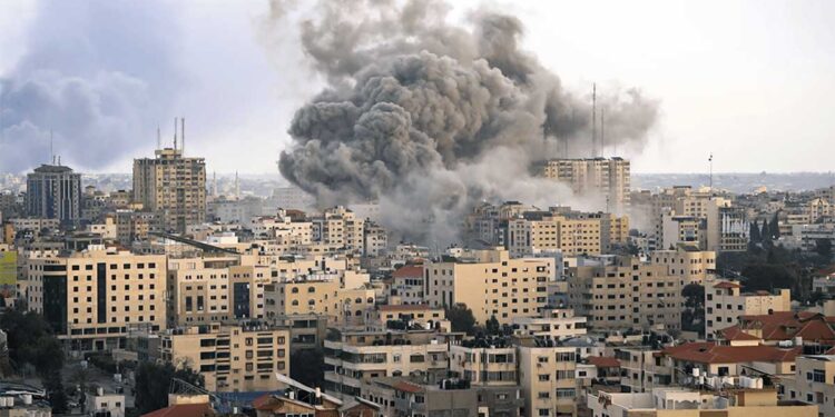 Iran Crisis: तुरंत ईरान छोड़ें भारतीय, दूतावास की सख्त चेतावनी- ट्रंप के आदेश के बाद मिडिल ईस्ट में बढ़ा खतरा