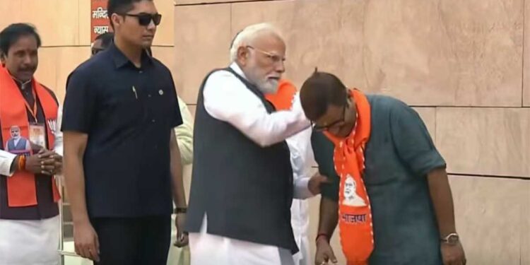 काशी में PM मोदी का इशारा या सियासी संदेश? इस सीट पर टिकट फाइनल होने की चर्चाएं तेज